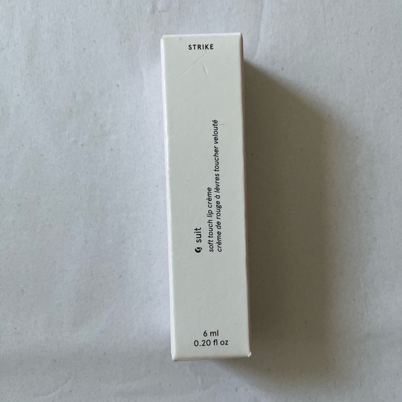 Glossier G Suit Soft touch lip crème color Strike NIB - Picture 5 of 8